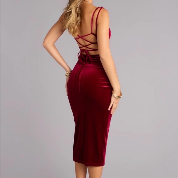 Windsor Burgundy Velvet Midi Dress - Picture 2 of 3